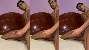 pauzudo gozando litros em cima da cama