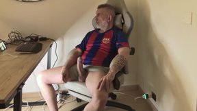 Enormous Penis Daddy bate