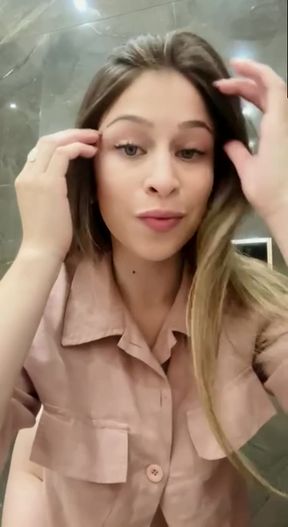 Amateur with big tits flaunts her assets on OnlyFans