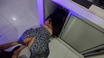 LUBRICANDO POR QUE ME QUEDE ATRAPADA EN LA ALACENA CULONA FOLLADA - PORNO EN ESPA&Ntilde_OL