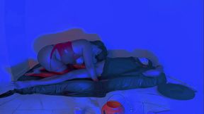 A bruxinha cheia de tes&atilde_o fez magia erotica para fuder seu bucet&atilde_o