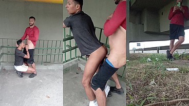 Sexo com na rodovia.