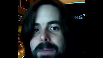 Unas nalgadas a Badabun-Dross empina a Victor