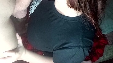 Novinha levando porra de um estranho na cara depois de um boquete quente