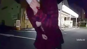 Teen Flash Fun – Moaning Outdoors on Live Cam Show