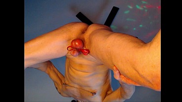 Loganhuge - Naked tying up my balls real tight close up! Shaking cock! Playing with my ass!