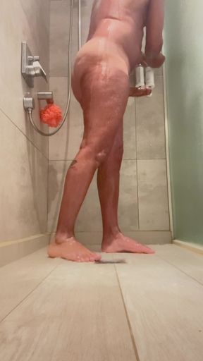 A can catch me wanking at gym.