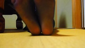 Feet - Relaxing in Japanese-style Room