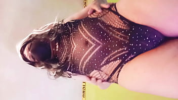 Tranny Latina en Lenceria Sexy Folla Su Apretado Culo con un Consolador (Trailer) - Maddy Diamond