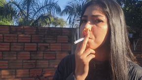 Latina Smoker – Cruel, Calm and Addictive”