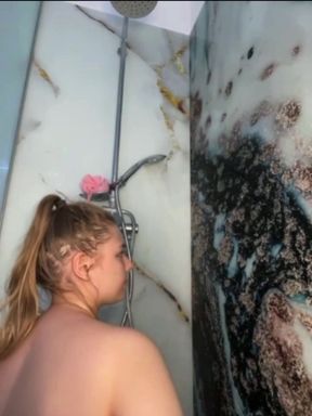 Amazing show in the shower