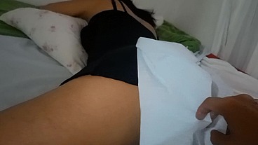 Prima novinha peituda sentou no pau até eu gozar dentro
