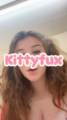 POV: Santas Snow Elf takes a shift break and shares it on her Snapchat story ❄️