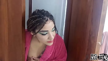 Culo grande de linda Hermanastra de co&ntilde_o rosada tiene sexo por el co&ntilde_o apretado de chica latina