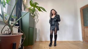 so horny from leather, toe tapping make her hot aV