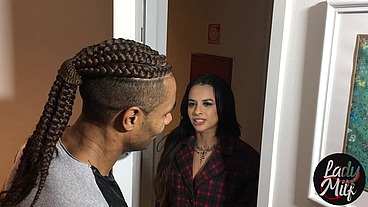 Meu vizinho gostosão teve problema com seu chuveiro e então eu dei uma ajudinha - Sensacao Na Pele