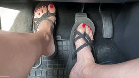KIRA DRIVING IN FLIPFLOPS - MOV HD