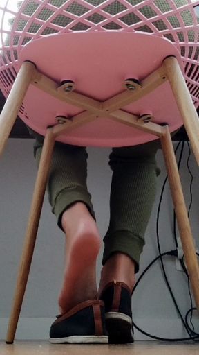 3-min under desk feet