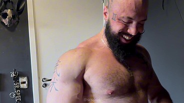 sem limites pra gozar! Gabe Spec brinca com sua putinha Yasmin Avila usando um mega vibrador