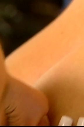 These Two Lesbian Sluts Enjoy Themselves Even Without a Cock