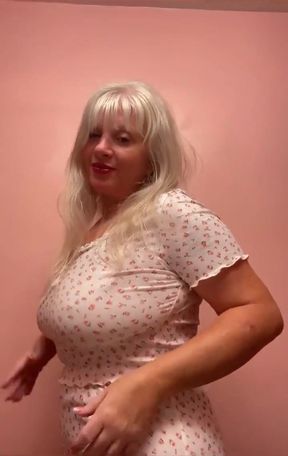 I Found This Little Dance in the Bathroom Video
