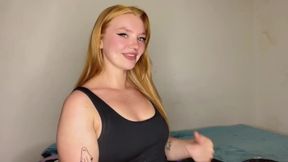 Redhead gets facial at the bar - public and amateur