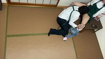 「あ、そこ&hellip_だめ&hellip_。」バイトの休憩室でバイトリーダーにマッサージしてあげるよと言われて、段々とおまんこに、、