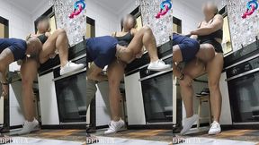 cheguei em casa depois de um encontro com dotado amigo do trabalho, e o safado do meu marido nem esperou chegar no quarto, levantou meu vestido colocando minha calcinha de ladinho e me chupou gostoso