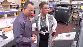 Sexy Susi - Die Chefin Haelt Den Arsch Hin Fuer Ueberstunden