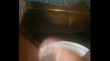 Sem ningu&eacute_m na academia eu fui pro banheiro bater uma bronha