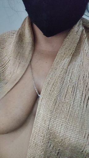 Desi gao ki gwar  chut me fingaring krte huye pani nikala