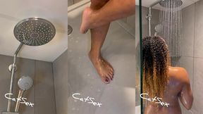 coucou toi ! j’ai fait une petite video sous la douche . regarde et fait toi ...