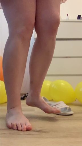 Feet &amp; Balloons Crushing
