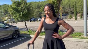 frivole assumee, horny, 22ans, a fait un long trajet pour venir baiser !