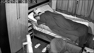 Brinque de pau duro num troca troca e a câmera espiã pegou tudo.