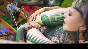 Bubbly Anuskatzz at lesbian threesome porn