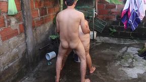 vecino entra ami casa y me mira en el jardin esto paso parte 1/2