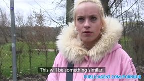 Amateur Blonde fucked in a car