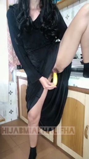 Muslim Sex challenge to fill her pussy