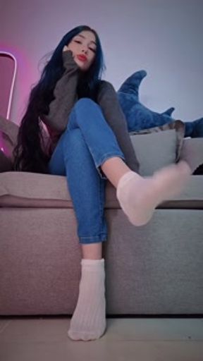 Tirando a meia, você vem e tira o resto