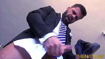 MENATPLAY Suited Bearded Hector De Silva Cums On His Shoes