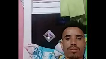 Favelado mostrando pro novinho seus 23cm