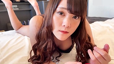 Uncensored, Japanese black-haired beauty who is good at blowjob. Blowjob and creampie sex.