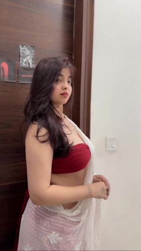 Curvy Indian dancer strips down to a saree
