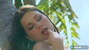 Promiscuous Terry Nova's long legs dirt