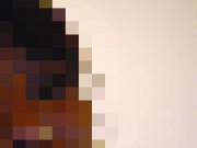 MILF ebony Cameriera brasiliana dell'hotel viene nella mia stanza e me la inculo