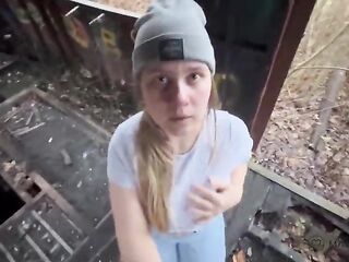 Maja has sex in an old educate... that wasn’t part of the plan