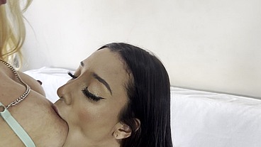 Vitoria ́s Lesbian Adventures Vol 1 featuring Larissa Leite with a lot of anal fisting