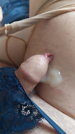 Watch Cindy's Tiny Clit &amp; Huge Cumload