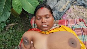 Indian hot wife ki Jungle Safai karte waqt chudai ki